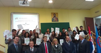 Thanks to EU Scholarships, Young Roma Continue Education in Nis