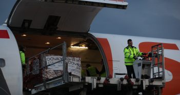 Prva vakcine iz COVAX inicijative stigle u Srbiju