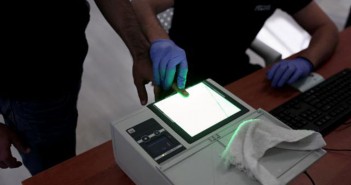 Commission provides additional support for fingerprinting of migrants in Greece